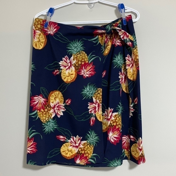 Hilo Hattie Original Hawaiian Wrap Skirt Pineapple and Floral Pattern Size M - Picture 1 of 11